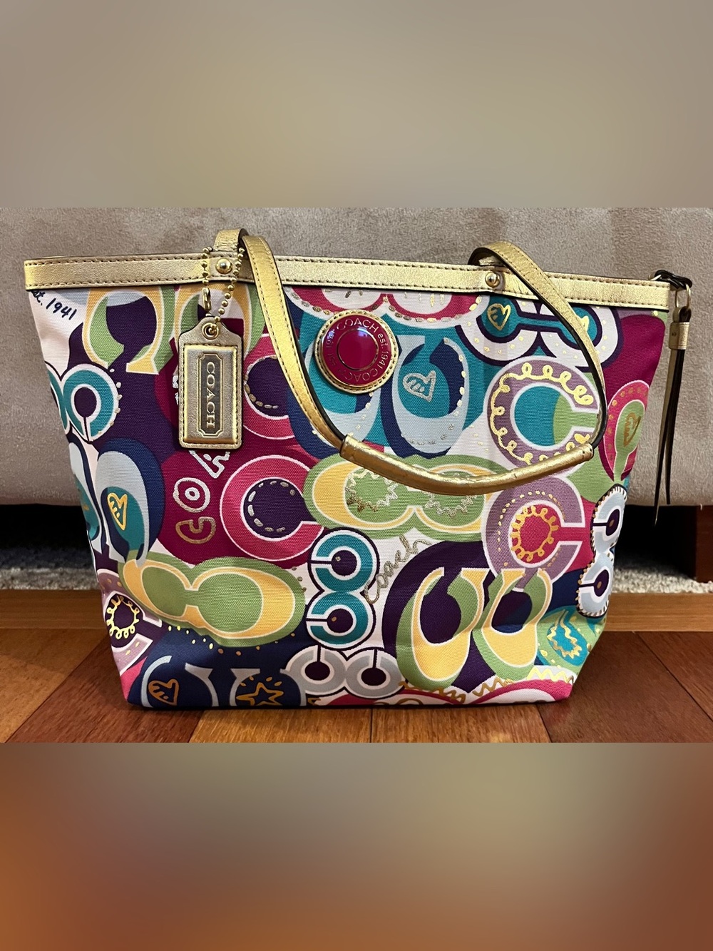 Coach Poppy Signature C Tote Graffiti Gold Trim, Hangtag, 2 Purse Scarves - Picture 3 of 15